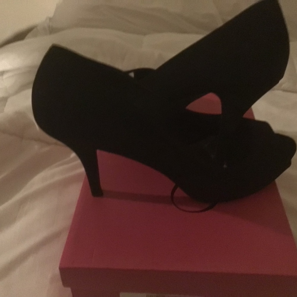 Peep Toe Pump - image 4